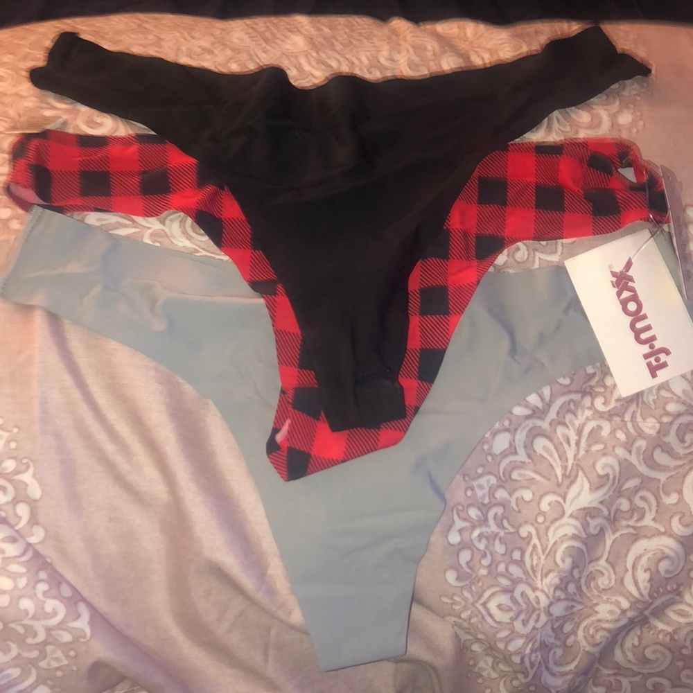 NWT no show thongs